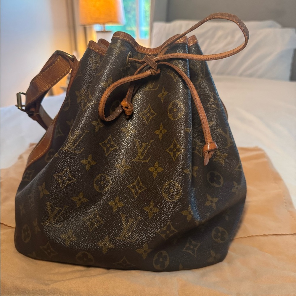 SOLD Authentic Louis Vuitton Noé Monogram Bucket Bag | Vintage Classic